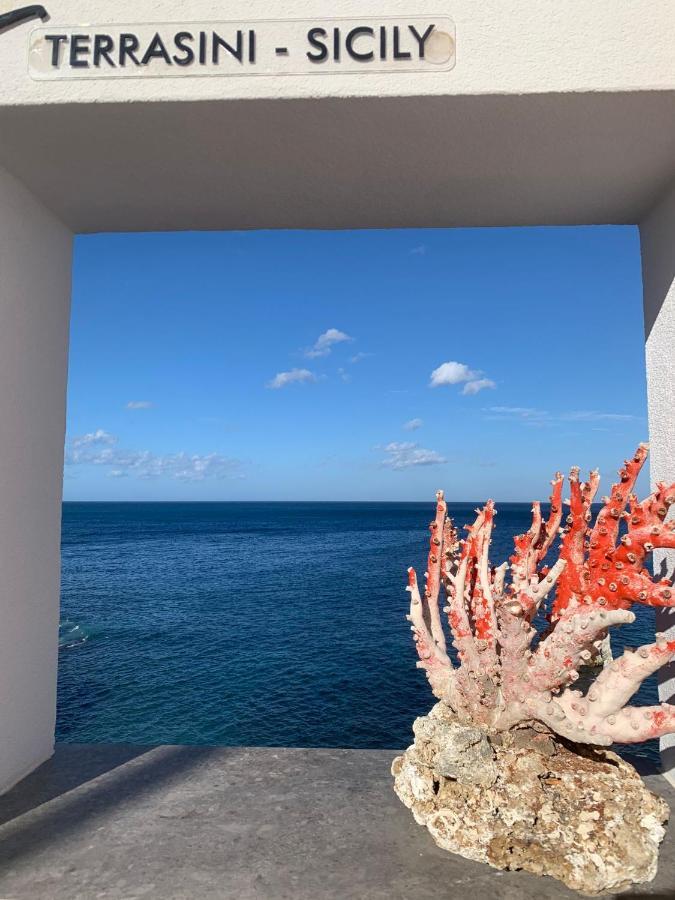 Le Lanterne Di Terrasini Hotell Exteriör bild