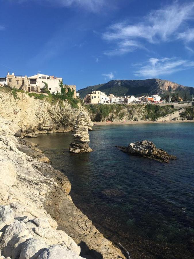 Le Lanterne Di Terrasini Hotell Exteriör bild
