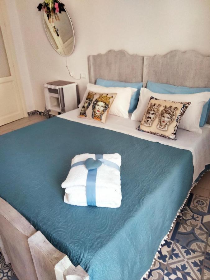 Le Lanterne Di Terrasini Hotell Exteriör bild